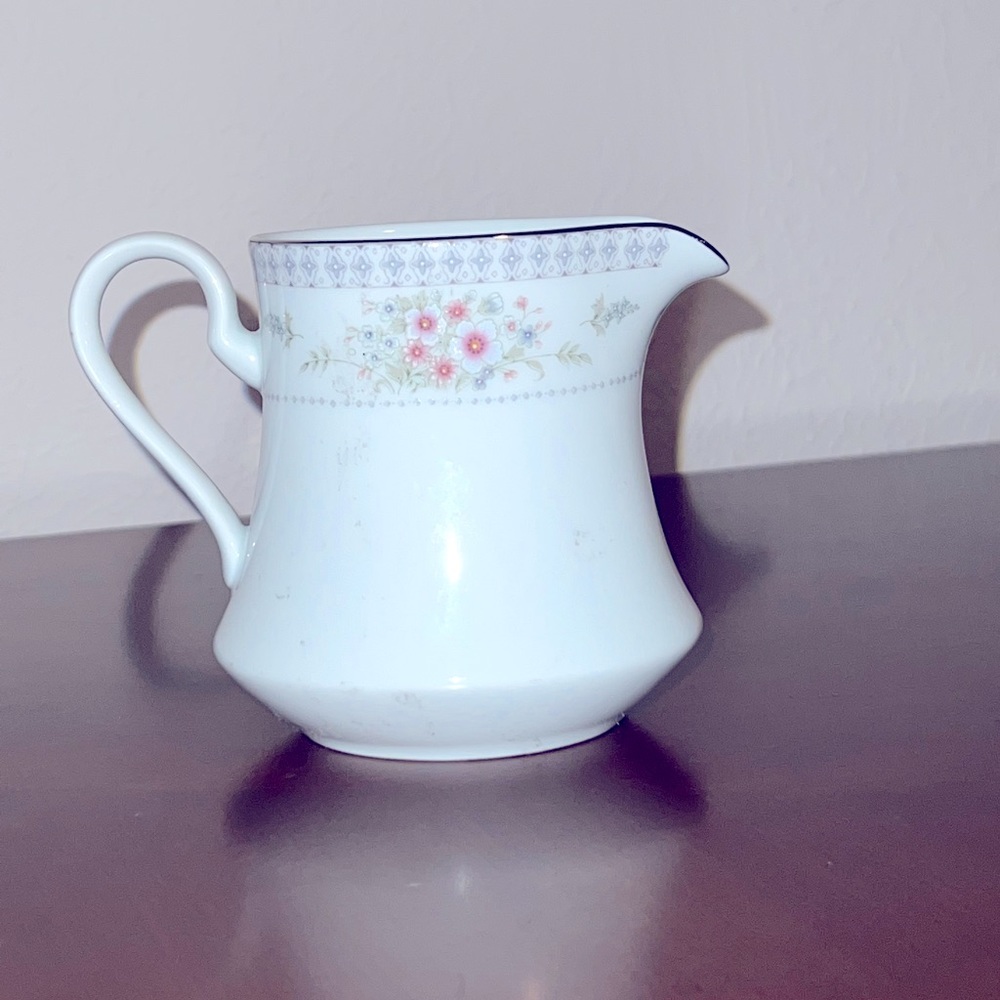 VINTAGE MIKASA CHINA CREAMER 42yr old!! c.1980